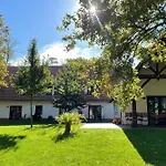 Apartment Holzfaeller Baum 2